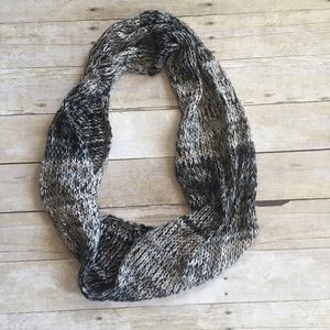 Knit scarf black white and gold